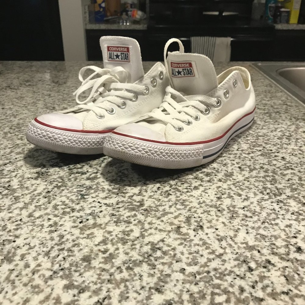 Men's Size 9 Converse Chuck Taylors White